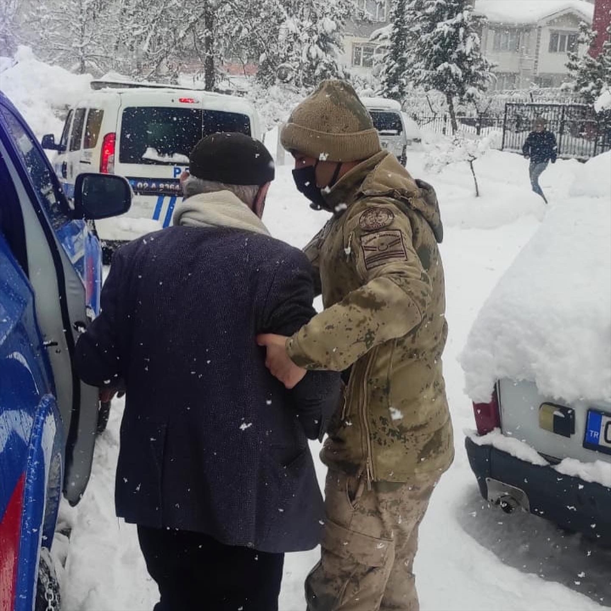 Adıyaman'da sobadan sızan gazdan etkilenen 3 kişi hastaneye kaldırıldı