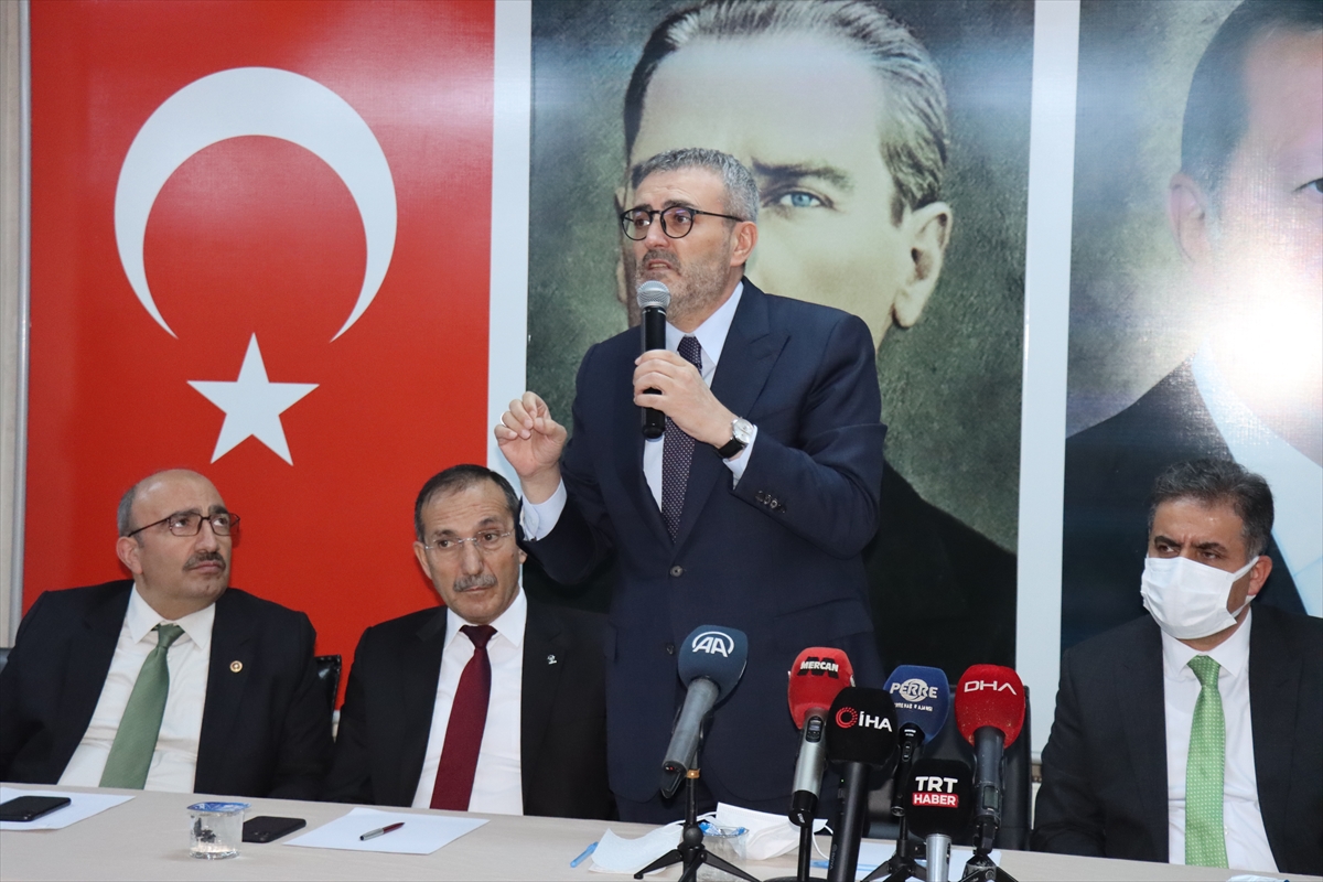 AK Parti'li Ünal partisinin Adıyaman İl Başkanlığını ziyaret etti: