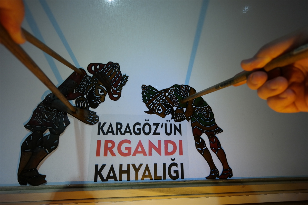 Bursa'nın tarihi çarşılı köprüsü Irgandı, Karagöz ile Hacivat'ın sahnesine konuk oldu