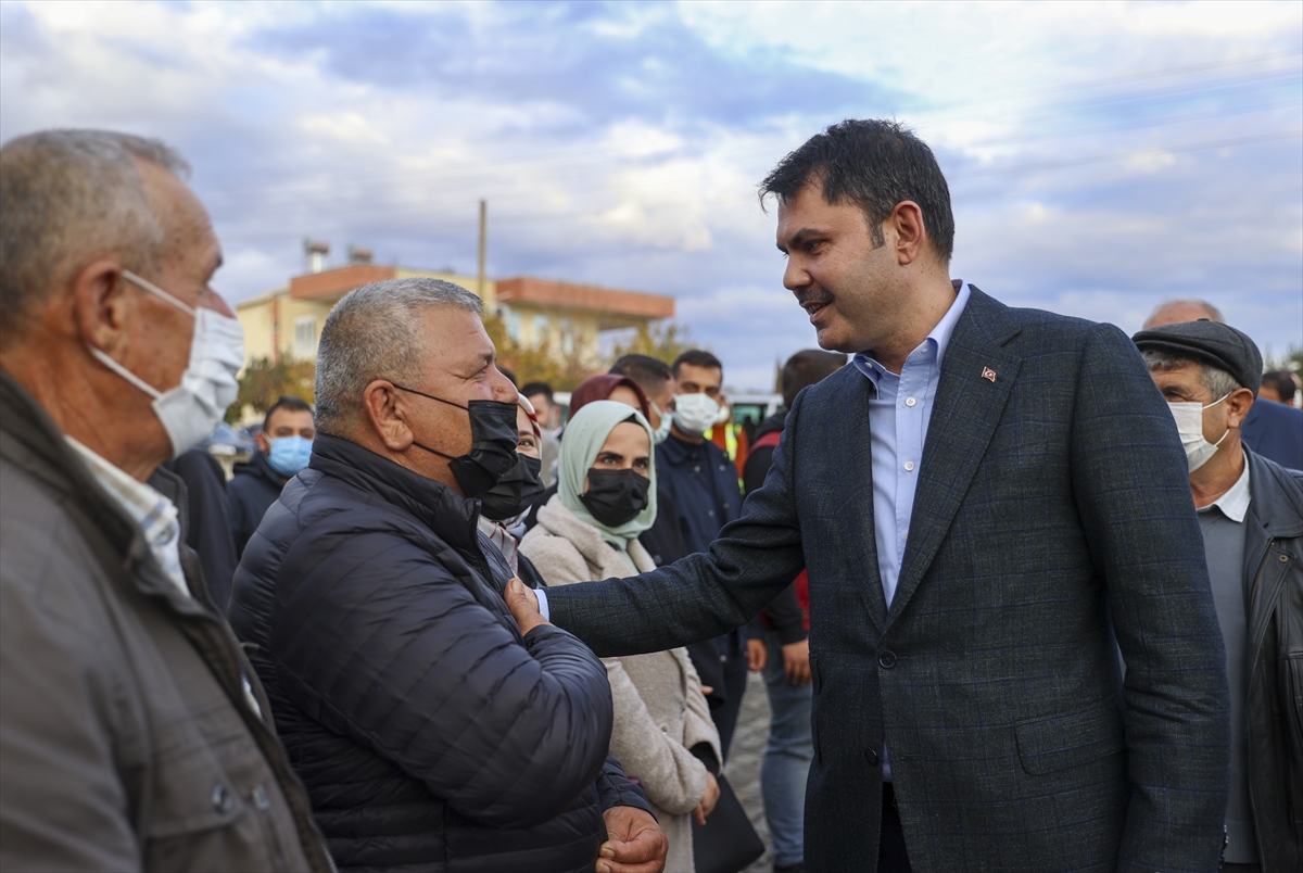 Bakan Kurum, Antalya'da afetzedelerle buluştu: