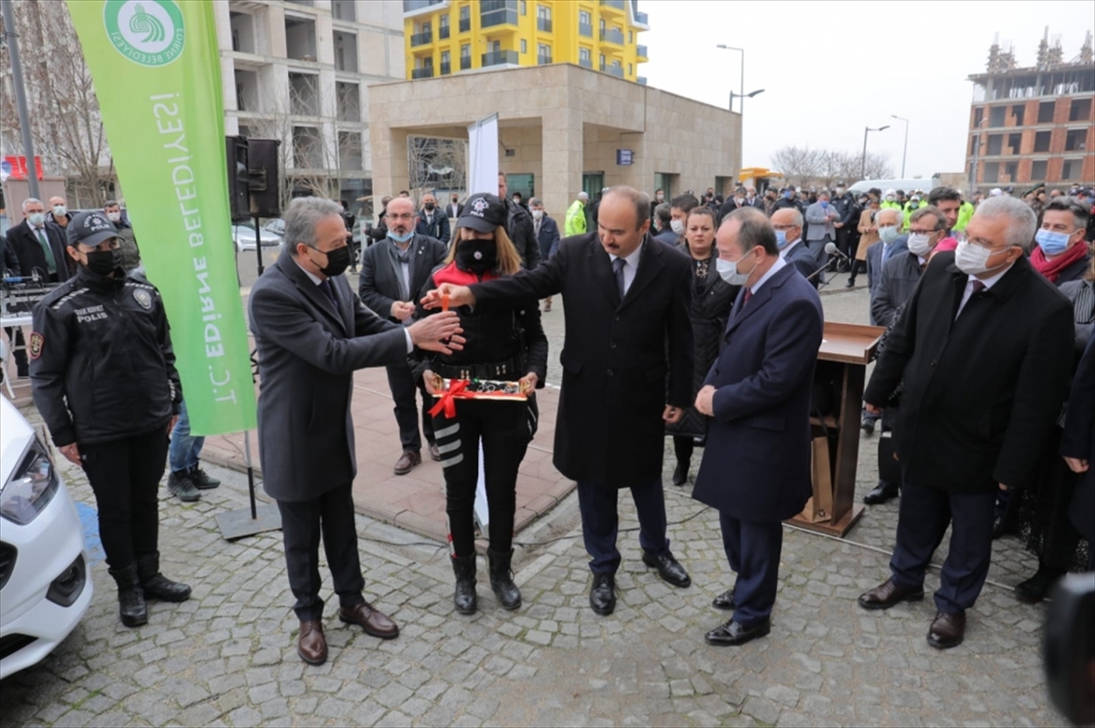 Edirne'de belediyenin emniyete hibe ettiği araçlar törenle teslim edildi