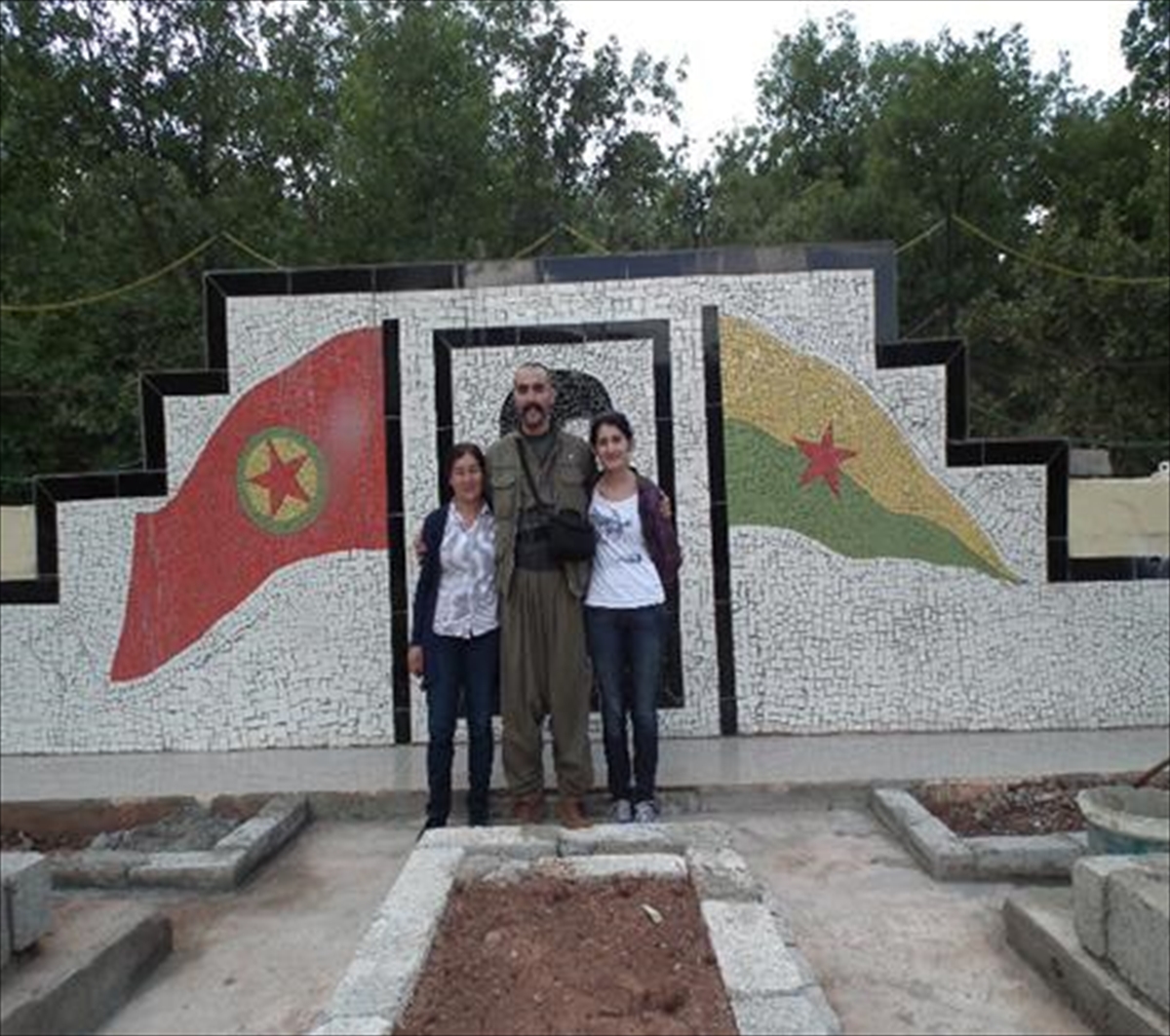 HDP'li vekilin öldürülen PKK'lı teröristle çekildiği fotoğraflar ortaya çıktı