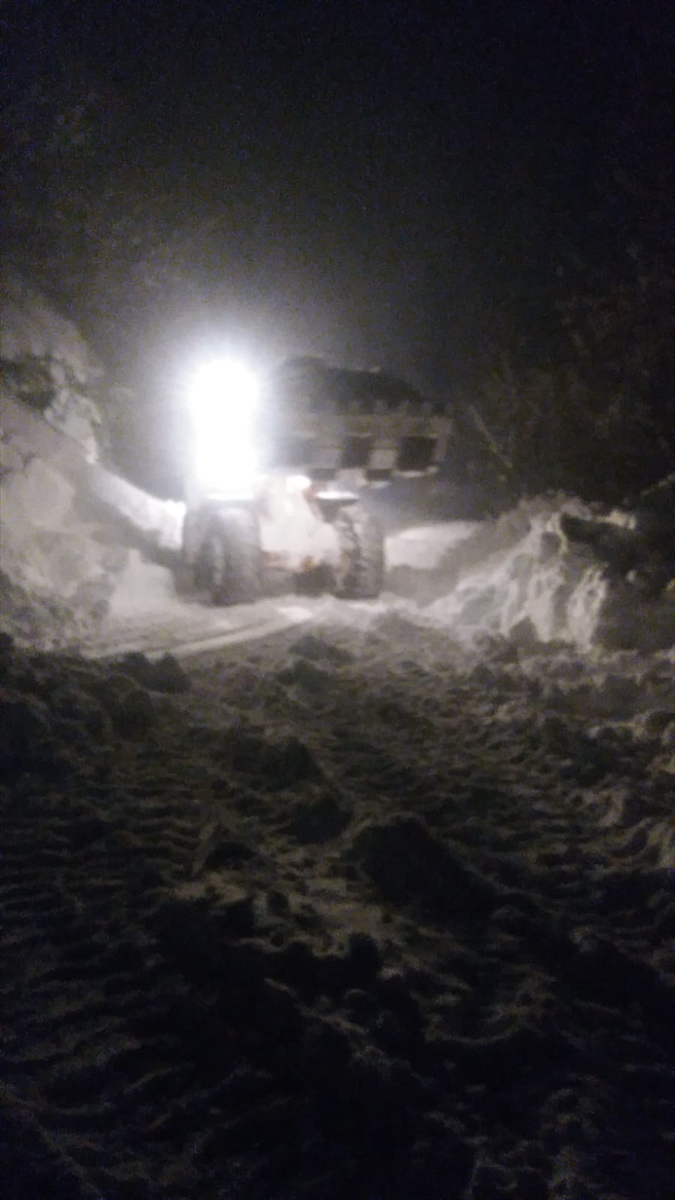 Kastamonu'da çığ nedeniyle ilçeye ulaşımın sağlandığı kara yolu kapandı