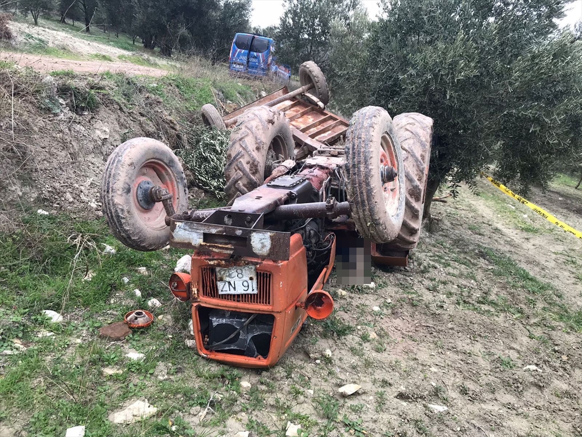 Manisa’da devrilen traktörün sürücüsü öldü