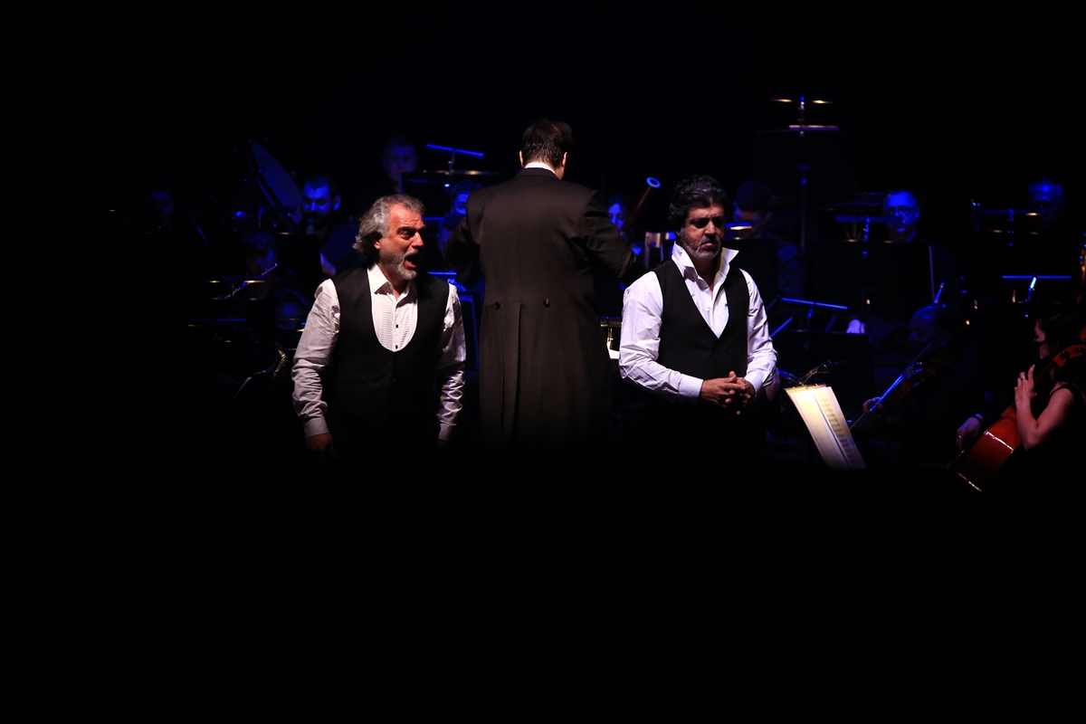 Mersin Devlet Opera ve Balesi “3 Basses Konseri” verdi