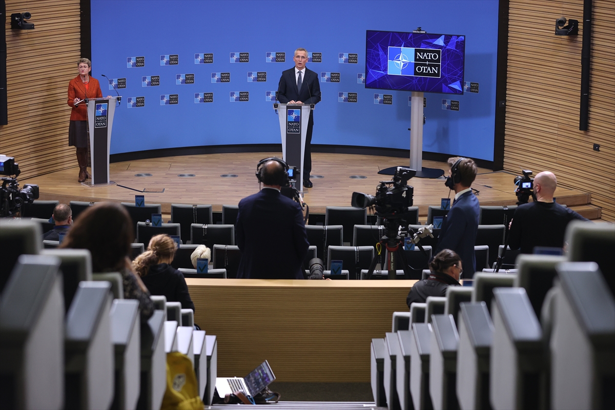 NATO dışişleri bakanları Rusya ile görüşme öncesinde istişarelerde bulundu