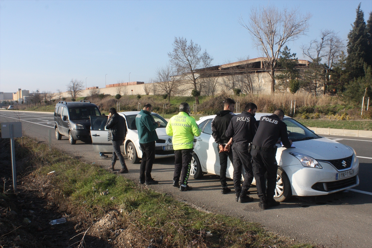 Otomobille bariyerlere çarpıp sınırı geçen yabancı uyruklu şüpheli Edirne'de yakalandı