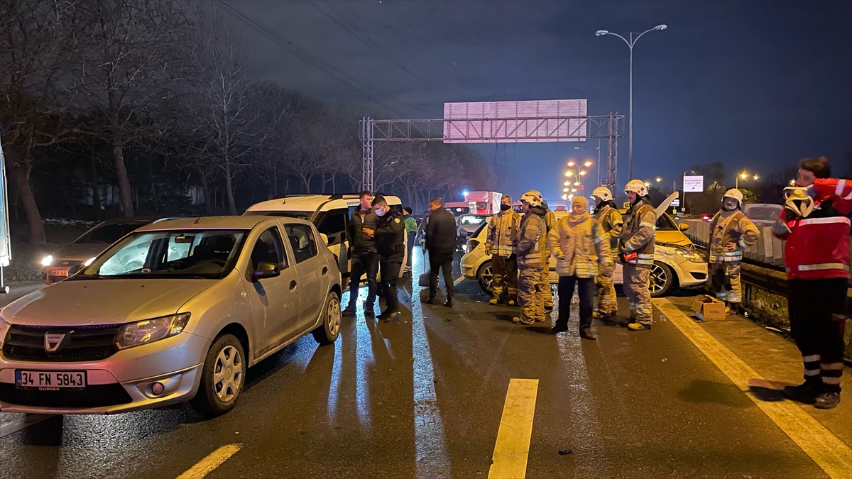 TEM Esenler mevkisindeki zincirleme kazada 4 kişi yaralandı