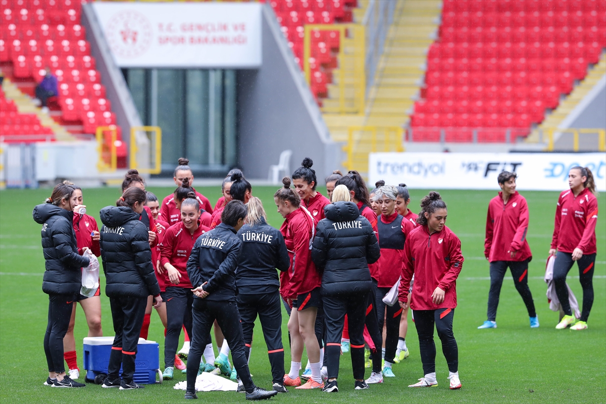 A Milli Kadın Futbol Takımı, Sırbistan maçı öncesinde son çalışmasını yaptı