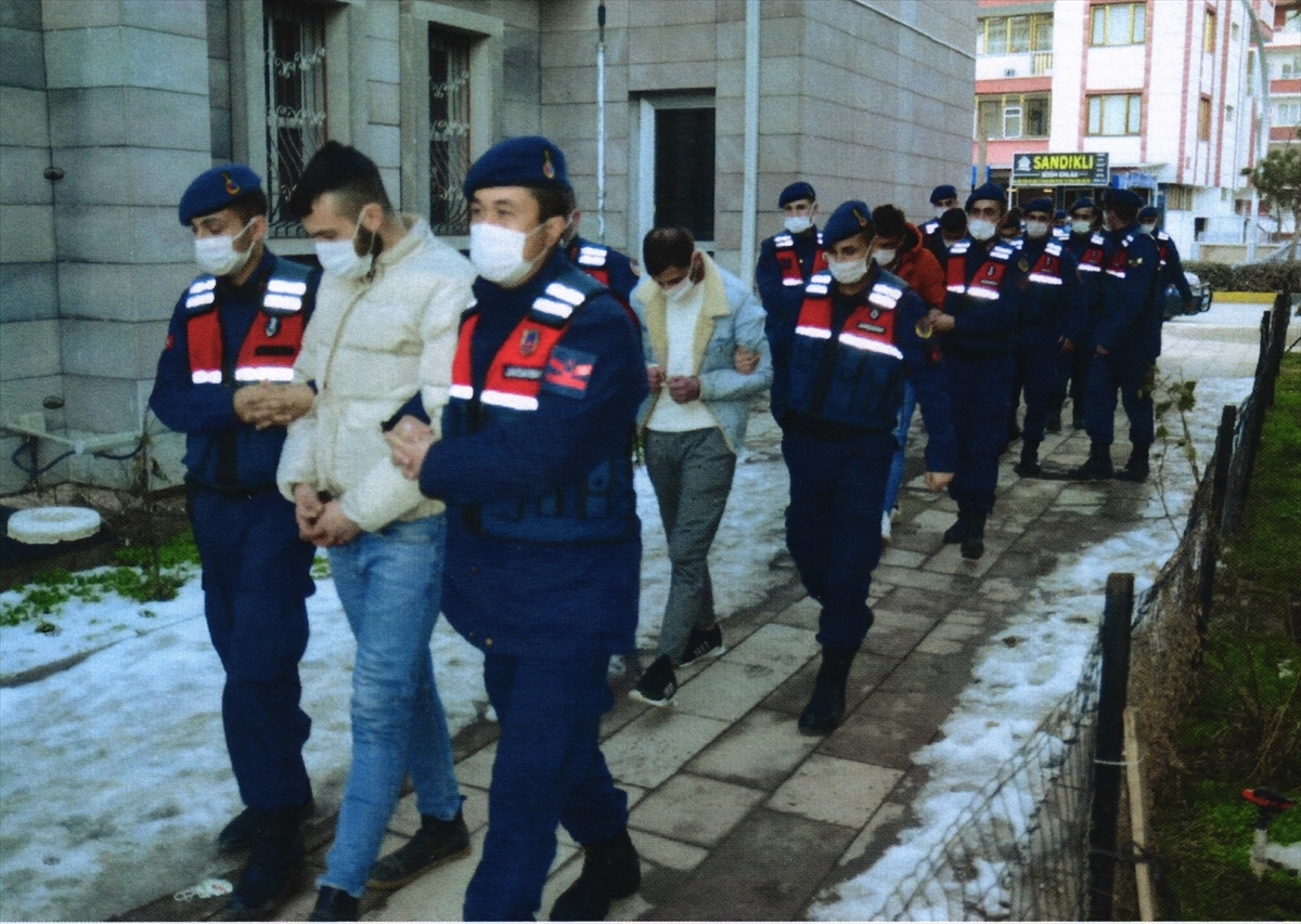 Afyonkarahisar'da tır sürücüsünü silahla yaraladıkları öne sürülen 5 zanlı tutuklandı