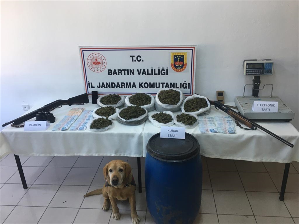 Bartın'da operasyon düzenlenen evde 5 kilogram esrar ele geçirildi