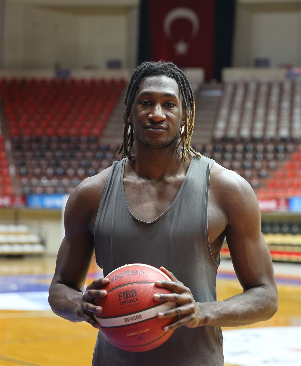 Basketbolun ribaund ve blok lideri Kaba kendine güveniyor