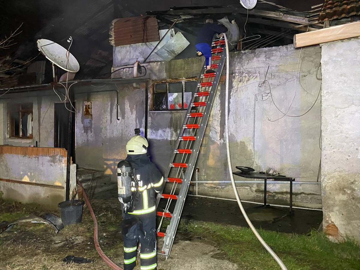 Düzce'de müstakil evde çıkan yangın söndürüldü