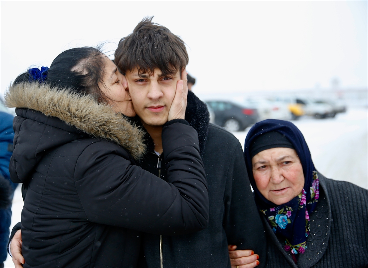 GÜNCELLEME – Eskişehir'de eşini ve kızını yaralayan kişiyi bıçaklayan genç tahliye edildi