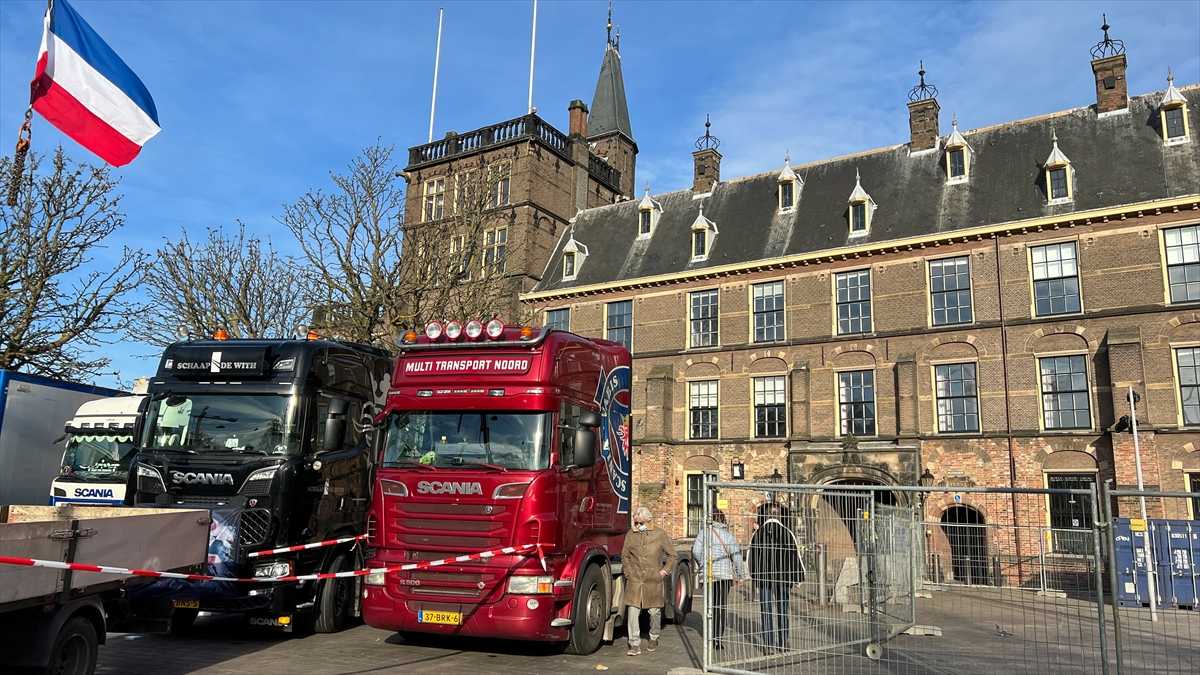 Hollanda'da “Özgürlük Konvoyu” eylemi düzenlendi