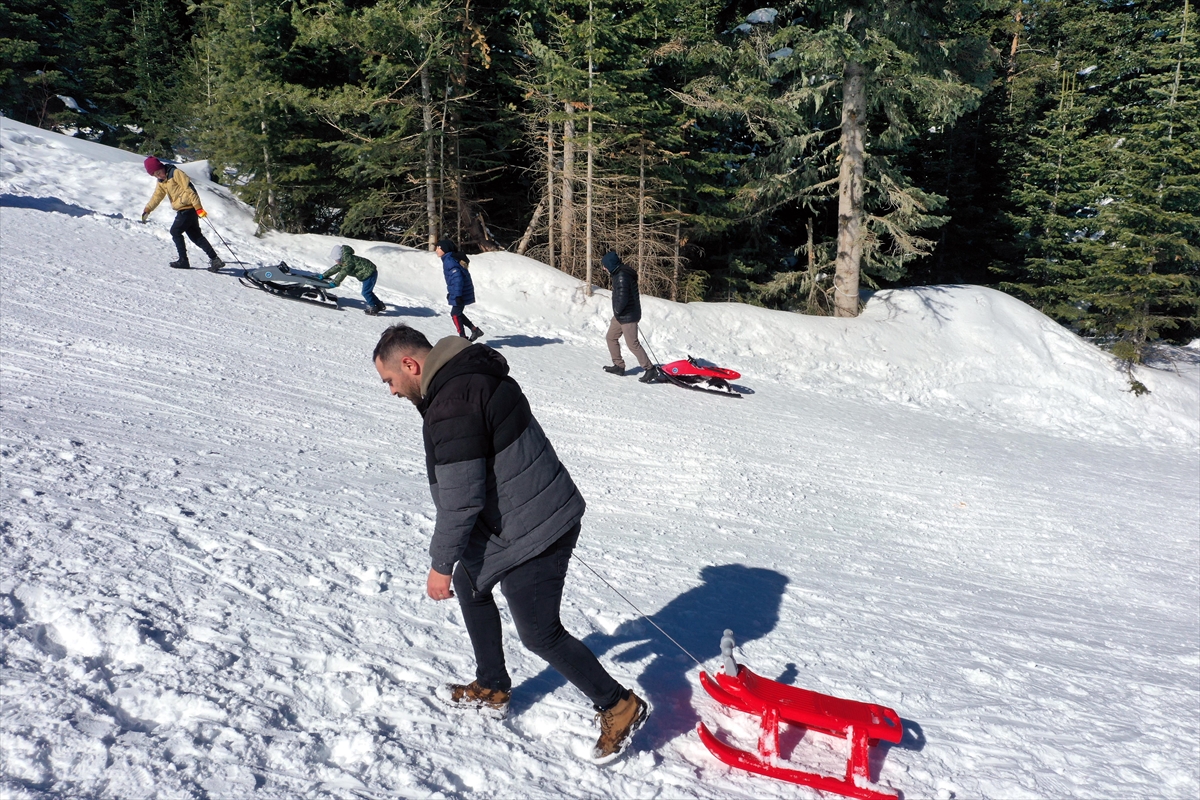 Ilgaz Dağı kızakla kaymak isteyenlerin de gözdesi haline geldi