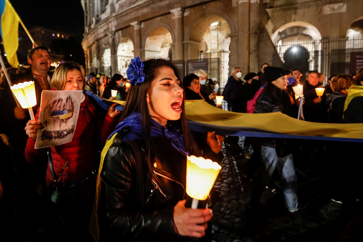 İtalya'da Rusya'nın Ukrayna'ya saldırısı protesto edildi