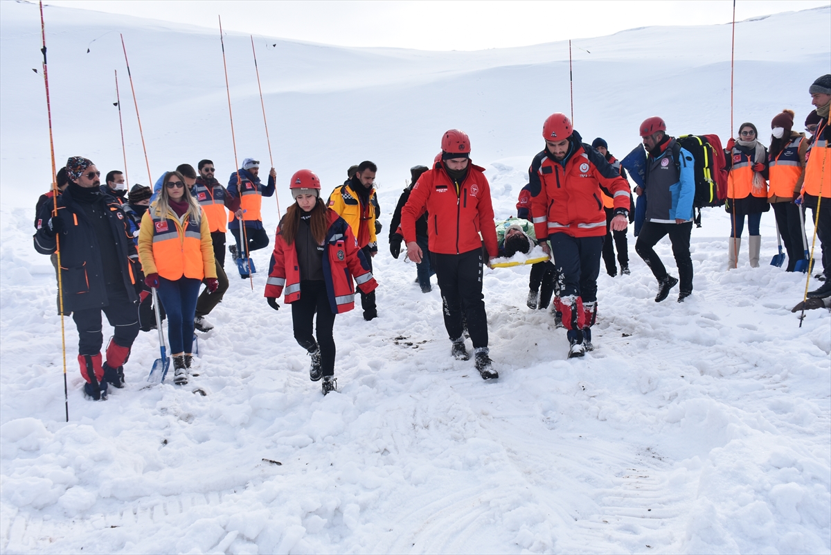 Kars'ta olası çığa AFAD ve UMKE ortak tatbikatlarla hazırlanıyor