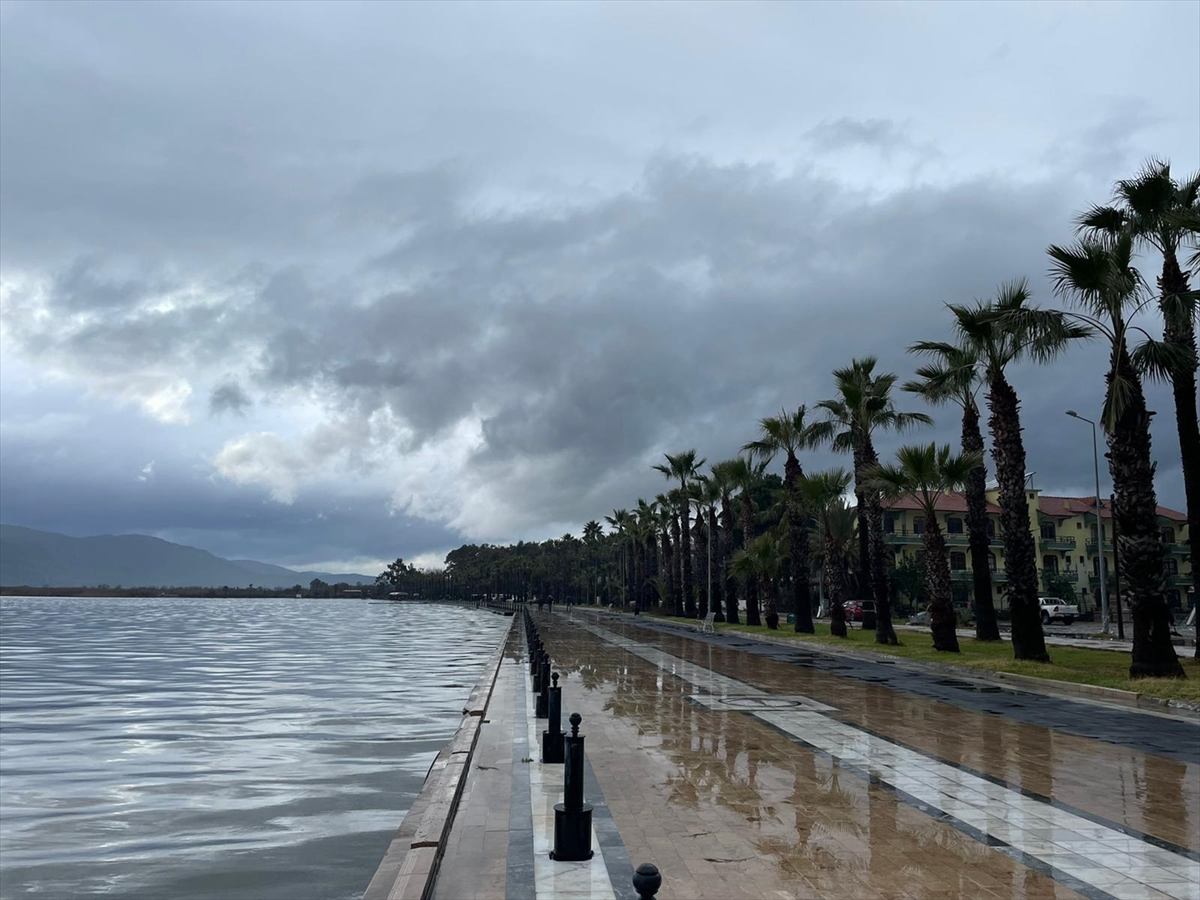 Muğla'da sağanak etkili oluyor