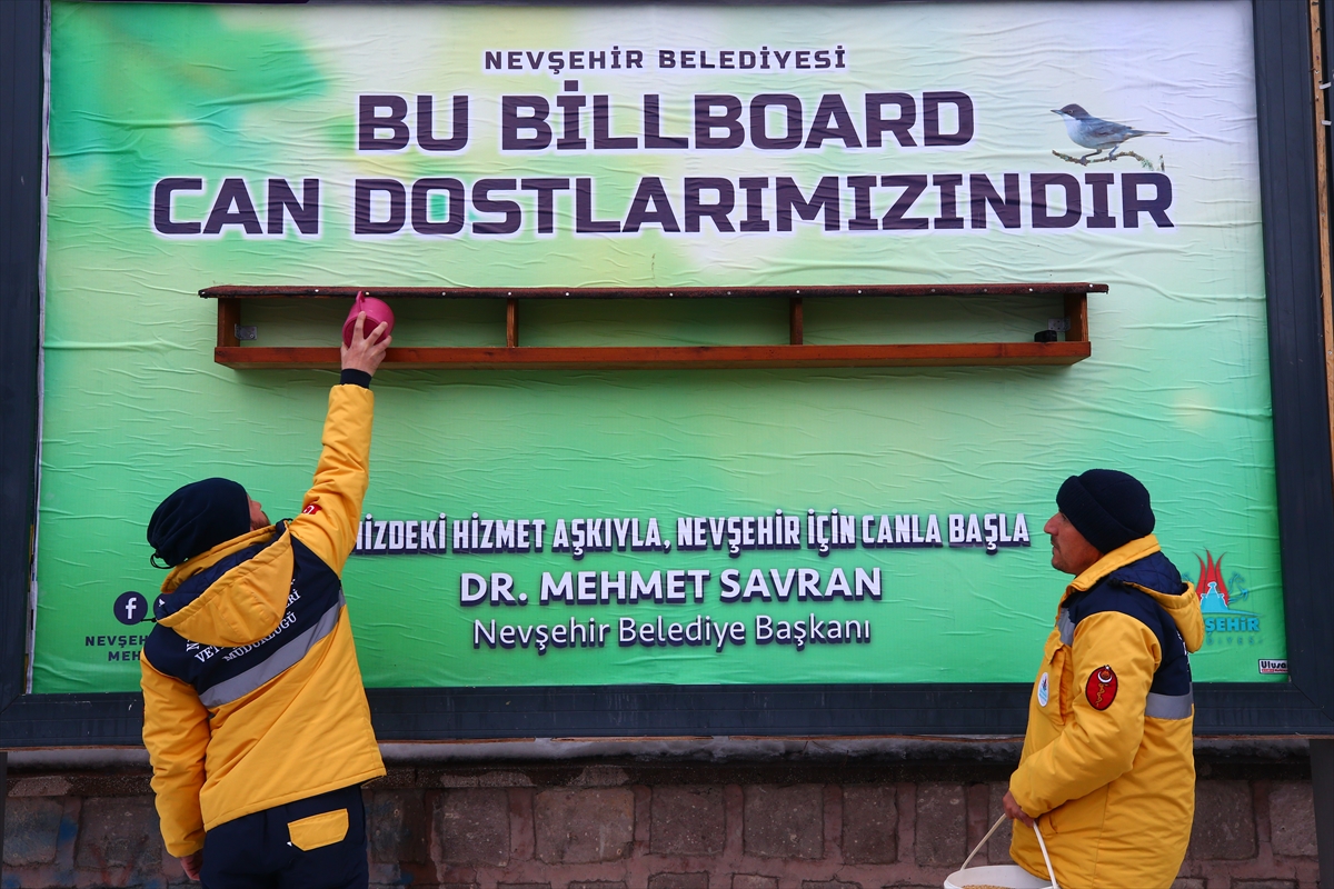 Nevşehir'de billboardlara kuş yemliği konuldu