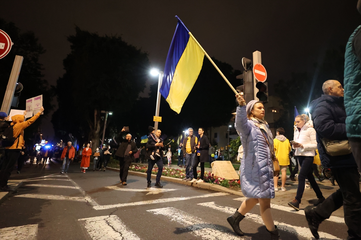 Rusya'nın Ukrayna saldırısı Tel Aviv'de protesto edildi