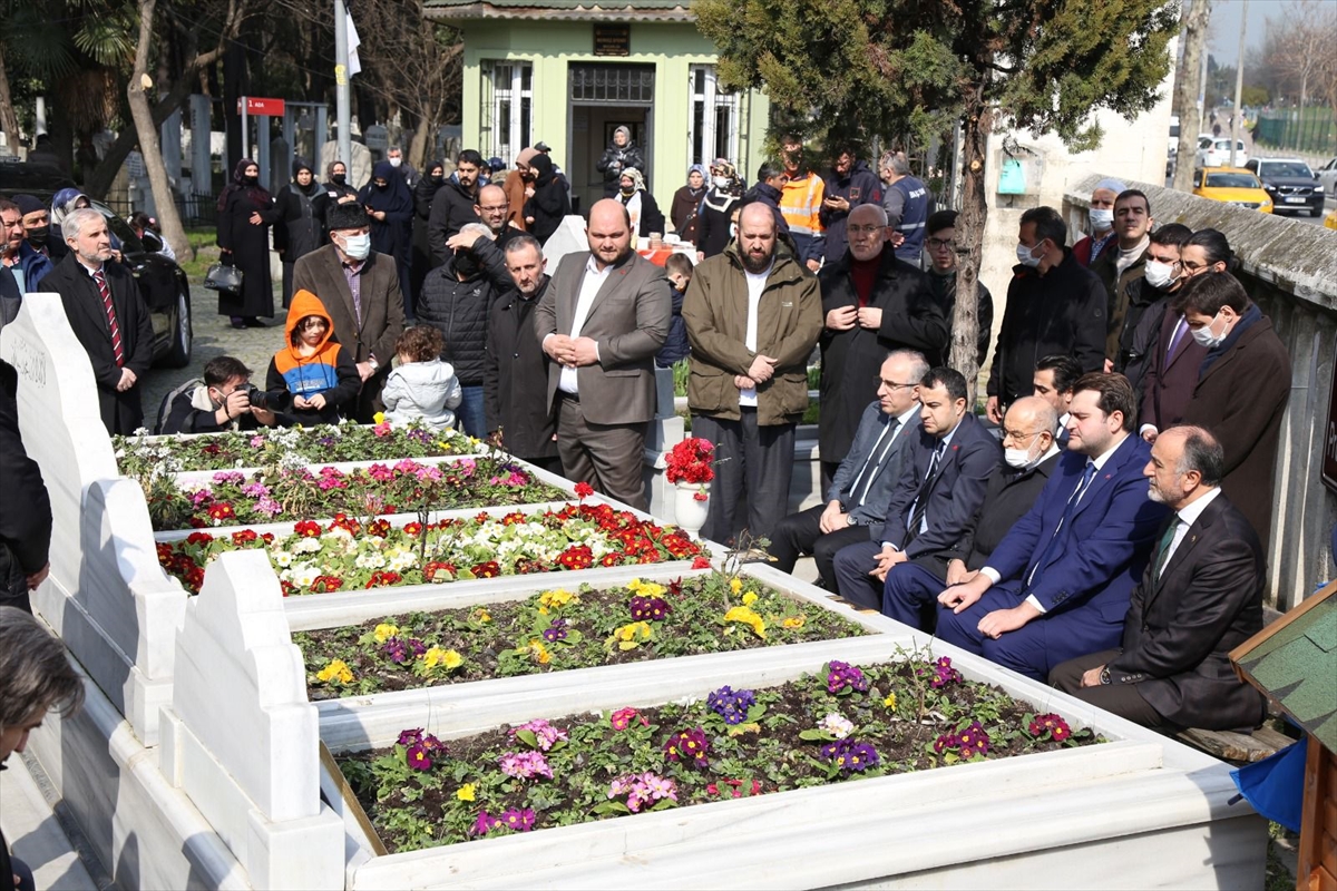 Saadet Partisi Genel Başkanı Karamollaoğlu, Erbakan'ın kabrini ziyaret etti