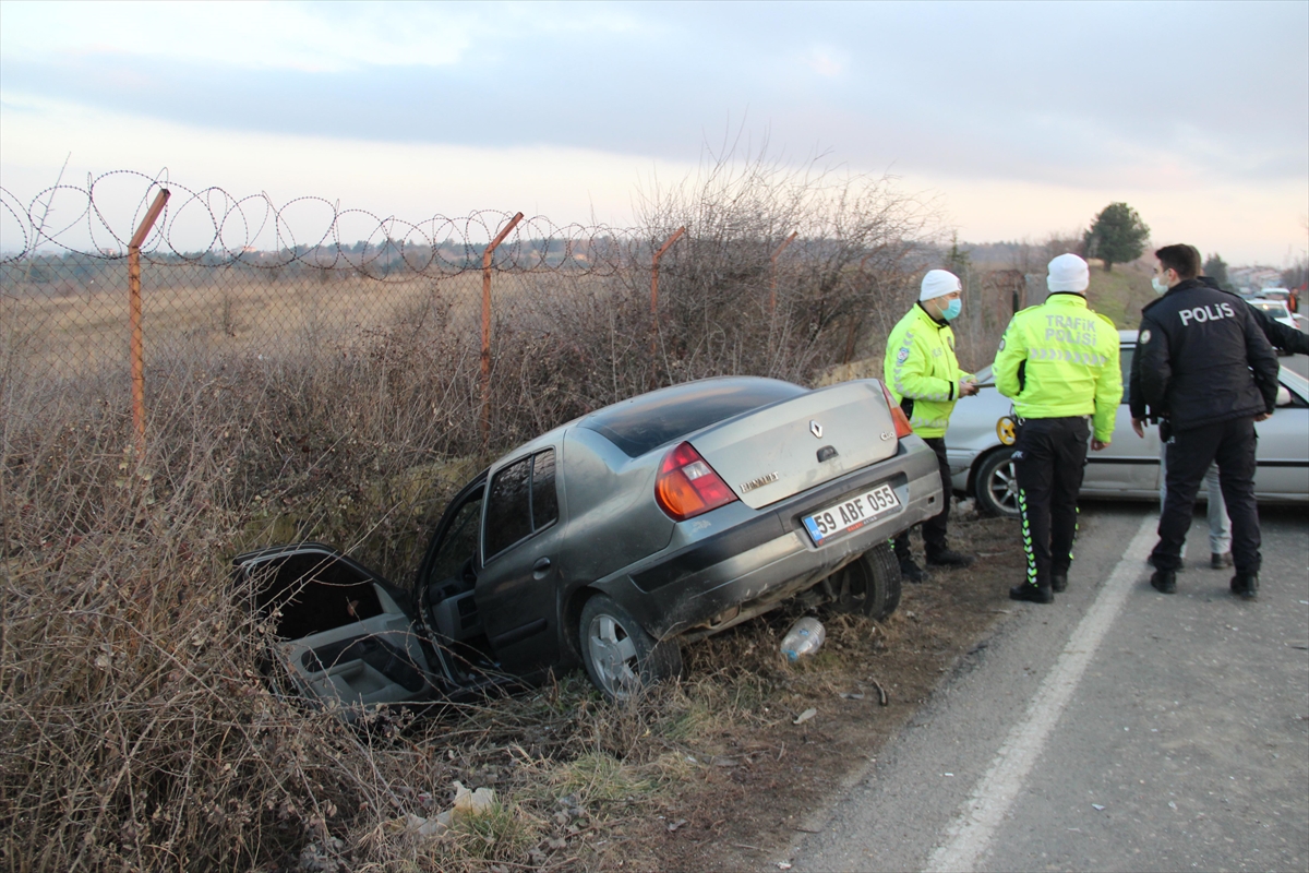 Tekirdağ'da iki otomobilin çarpıştığı kazada araç sürücüsü yaralandı