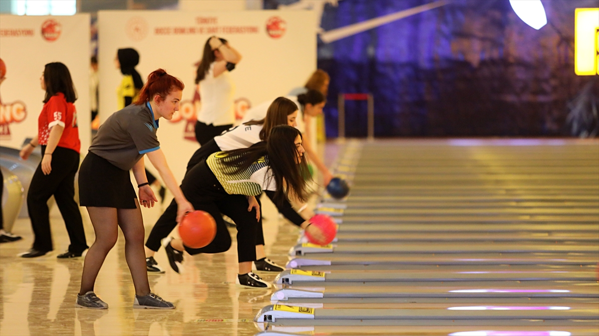 Türkiye Okullararası Bowling Şampiyonası Samsun'da devam ediyor