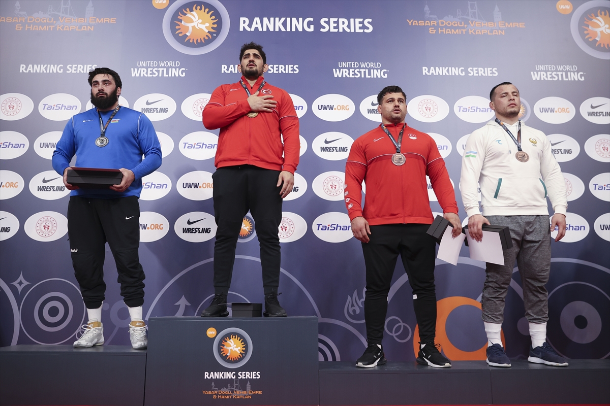 Uluslararası Yaşar Doğu, Vehbi Emre ve Hamit Kaplan Güreş Turnuvası'nda ilk gün tamamlandı