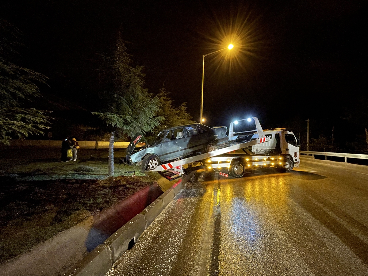 Burdur'da alkollü sürücünün kullandığı otomobil devrildi