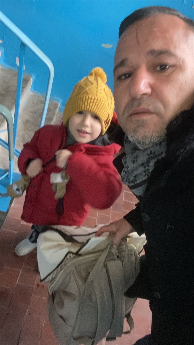 Çocuğunu görmek için gittiği Ukrayna'da mahsur kalan turizmci yardım bekliyor