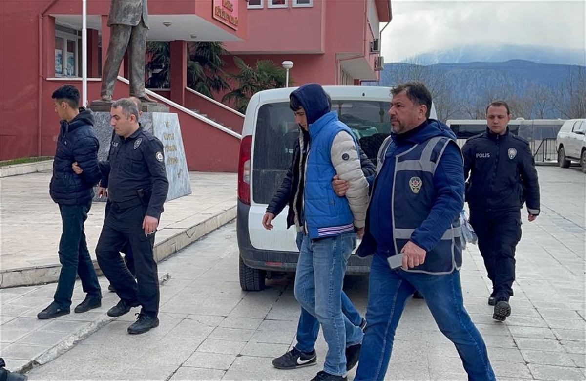 Çorum'da kuyumcunun dikkati sonucu yakalanan iki dolandırıcı tutuklandı