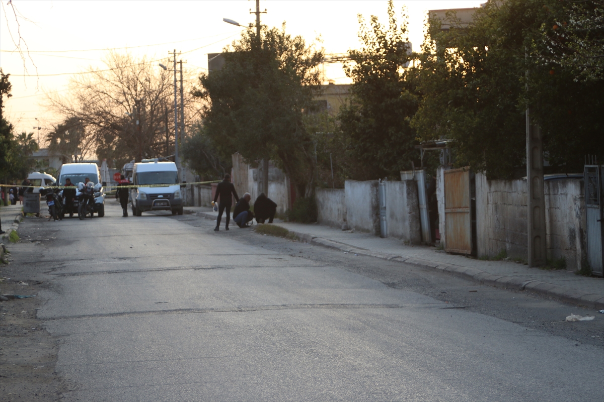 Hatay'da polisten kaçan otomobilden yol kenarına el bombası atıldı