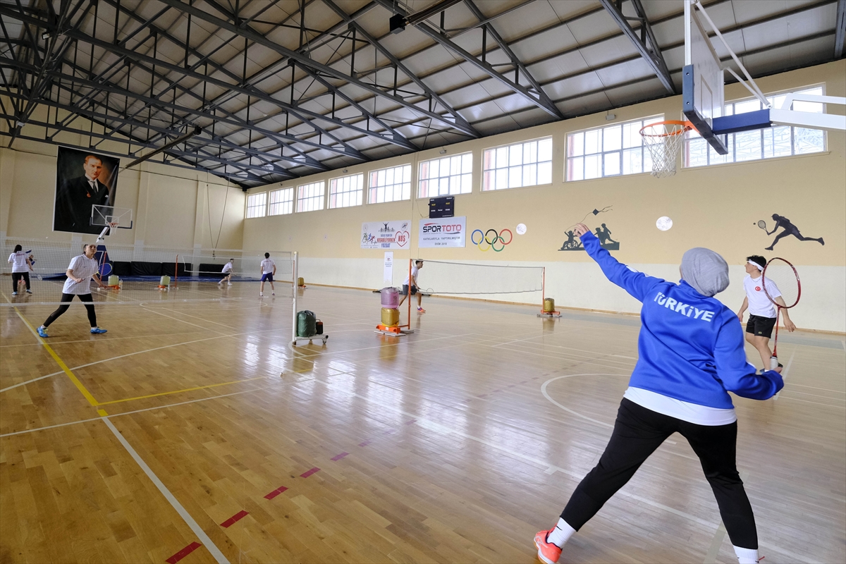 İşitme Engelliler Badminton Milli Takımı Yozgat'ta kampa girdi