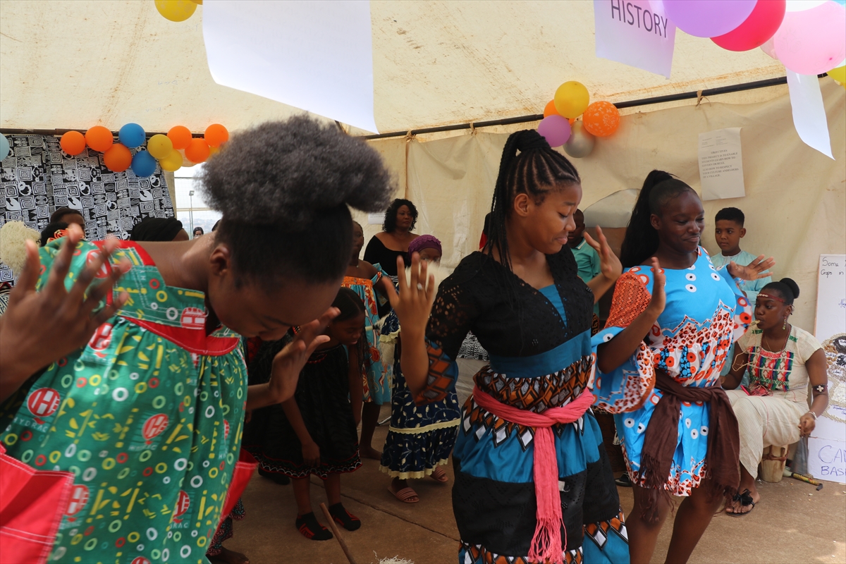 Kamerun'da Türkiye Maarif Vakfı, bilim ve kültür festivali düzenledi