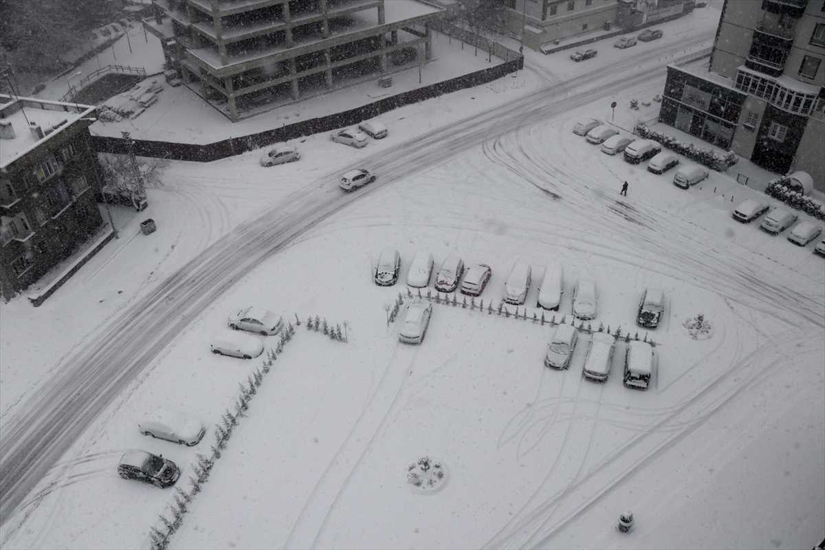 Kayseri'de kar yağışı nedeniyle eğitime bir gün ara verildi