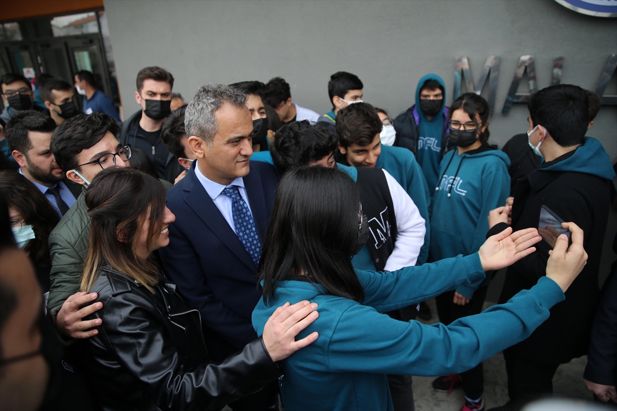 Milli Eğitim Bakanı Özer, Erman Ilıcak Fen Lisesi'nin açılış törenine katıldı: