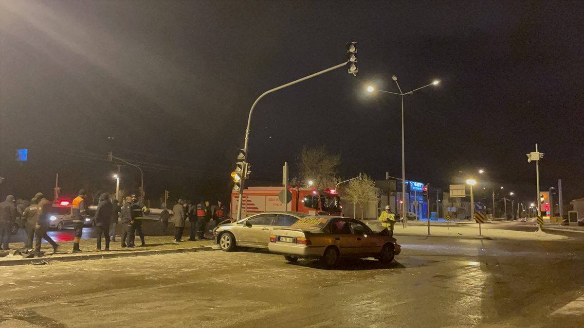 Niğde'de zincirleme trafik kazasında 7 kişi yaralandı