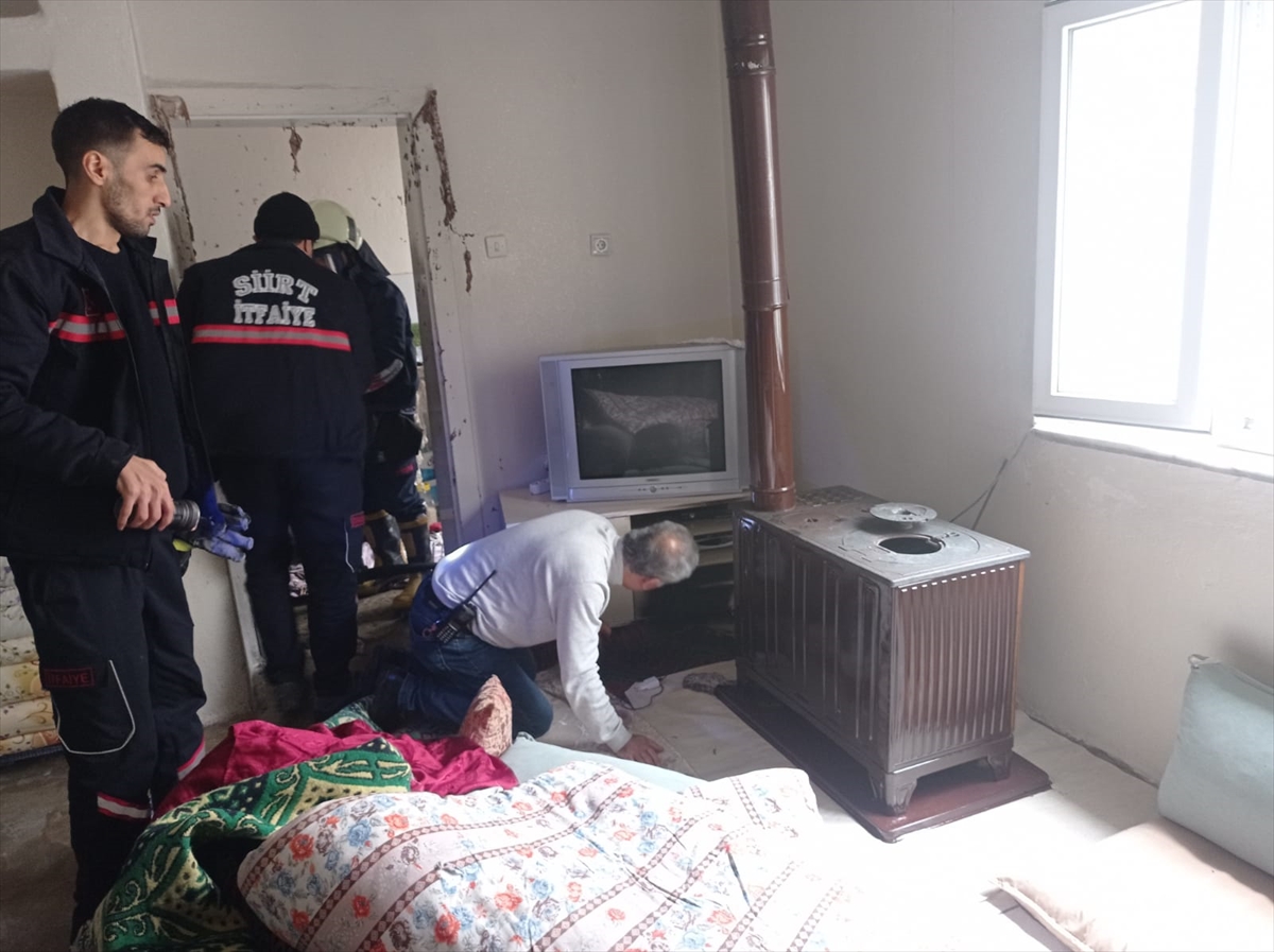 Siirt'te gaz sıkışması nedeniyle bir evde yaşanan patlamada 2 kişi yaralandı