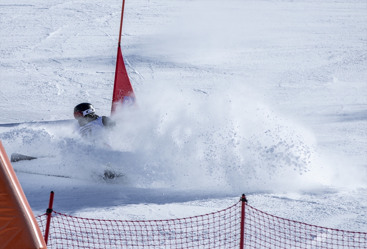 ÜNİLİG Snowboard Türkiye Şampiyonası Erzurum'da başladı