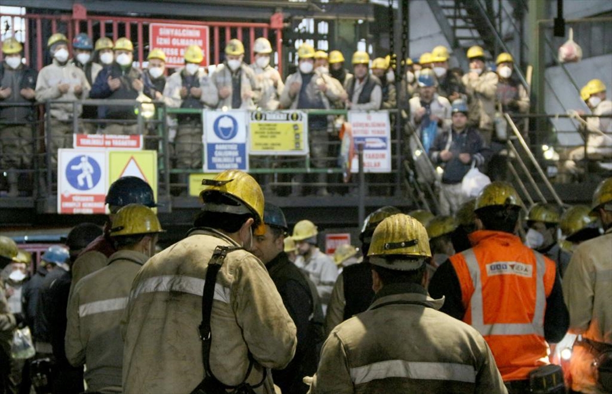 Zonguldak'ta madenciler Çanakkale şehitleri için dua etti