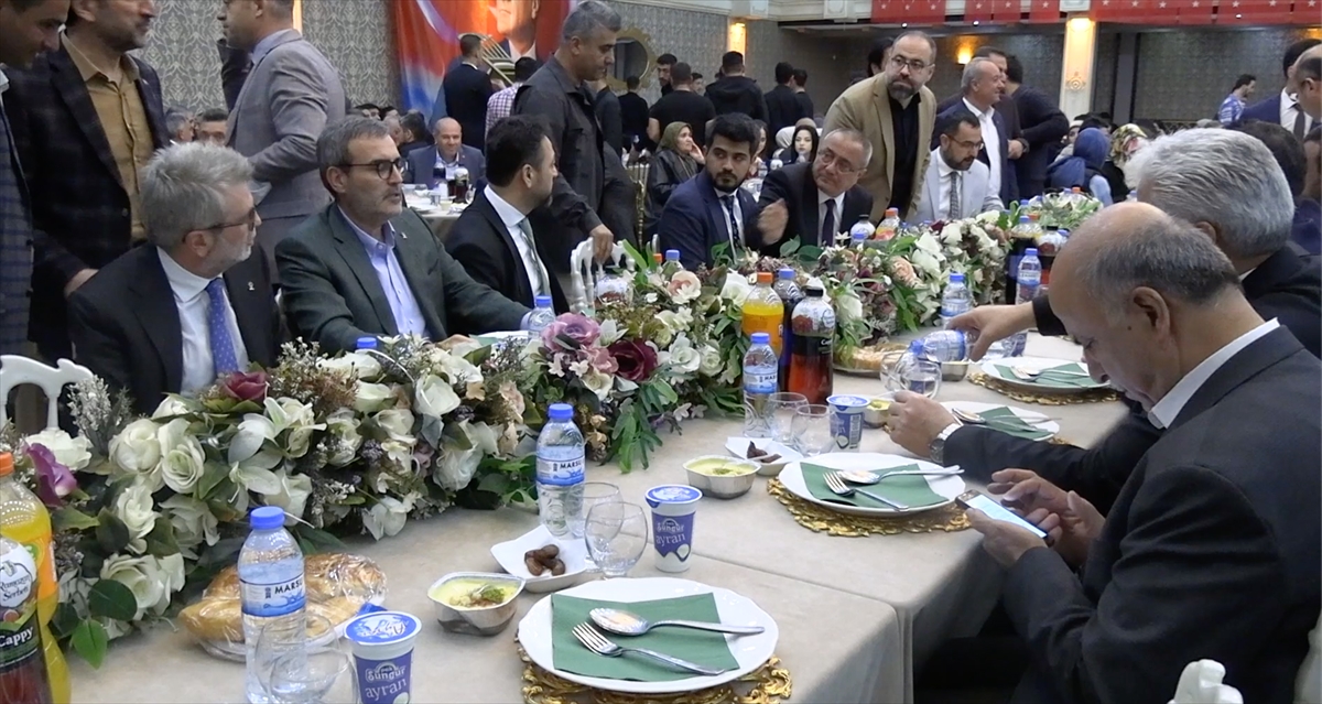 AK Parti Grup Başkanvekili Ünal, Kahramanmaraş'ta hemşehrileriyle iftar yaptı: