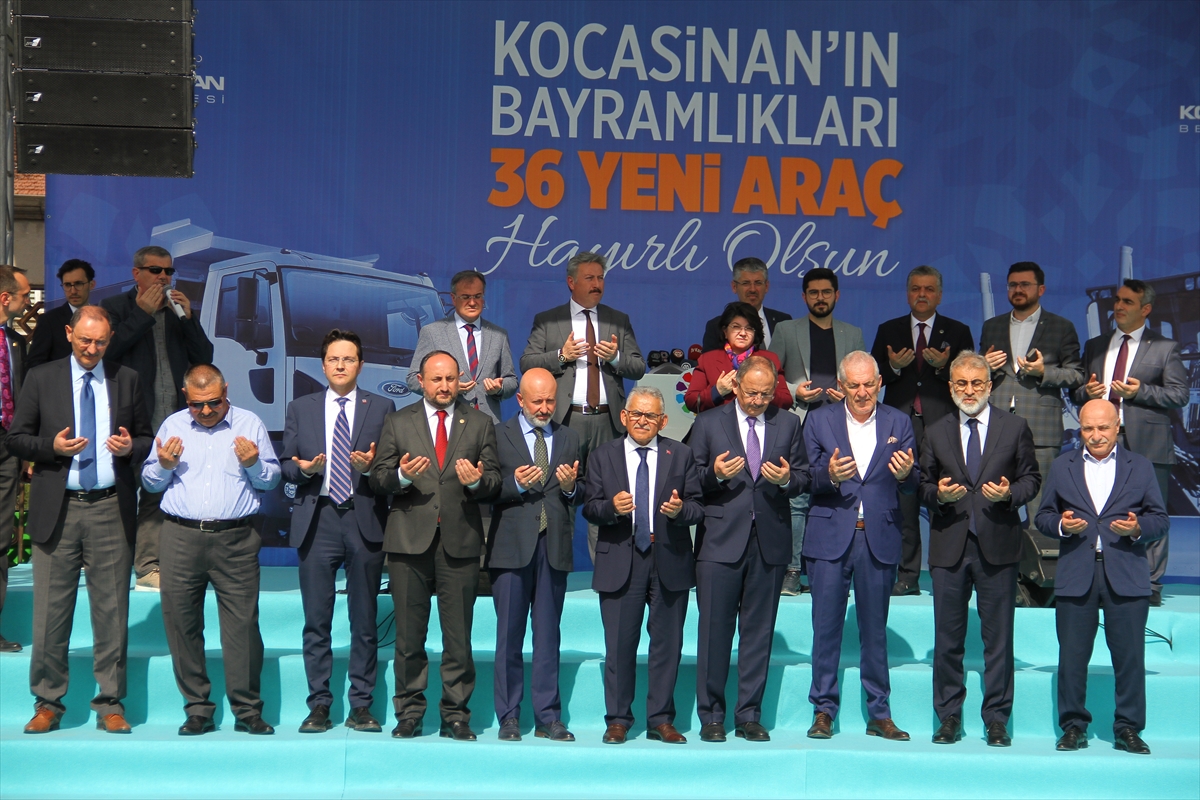 AK Partili Özhaseki Kocasinan Belediyesinin araç tanıtım töreninde konuştu:
