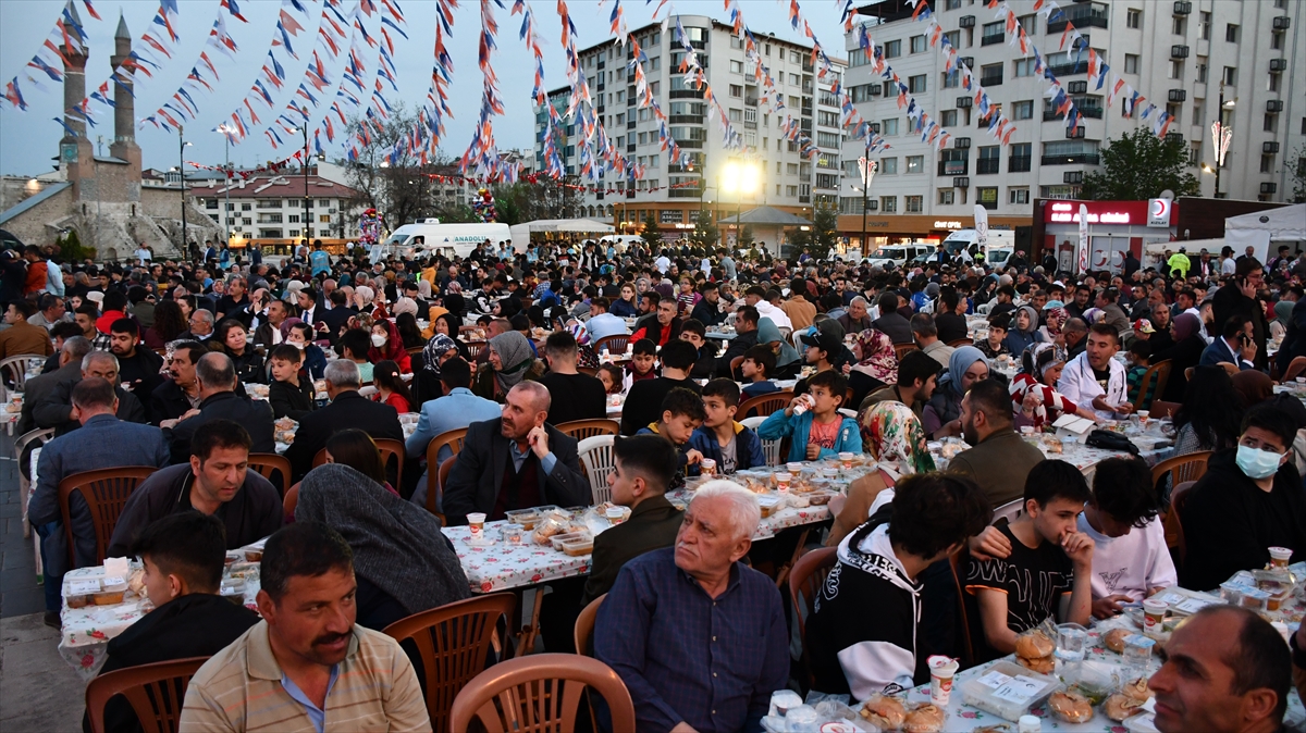 Bakan Murat Kurum, Sivas'ta çeşitli programlara katıldı