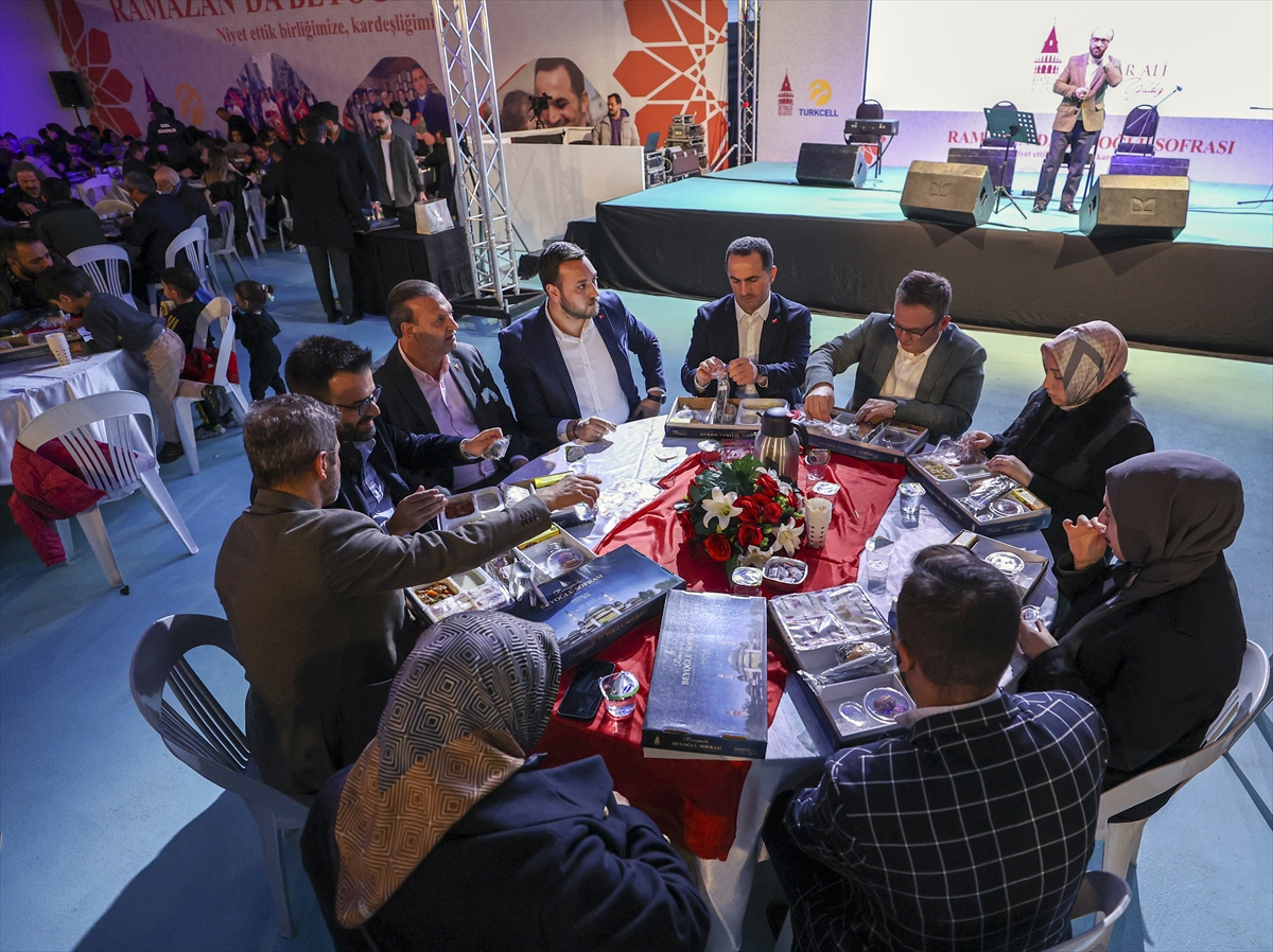 Beyoğlu'nda Roman vatandaşlar iftarda buluştu