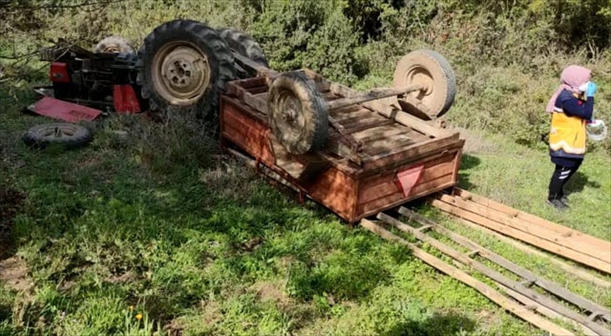 Bursa'da devrilen traktörün altında kalan kişi öldü