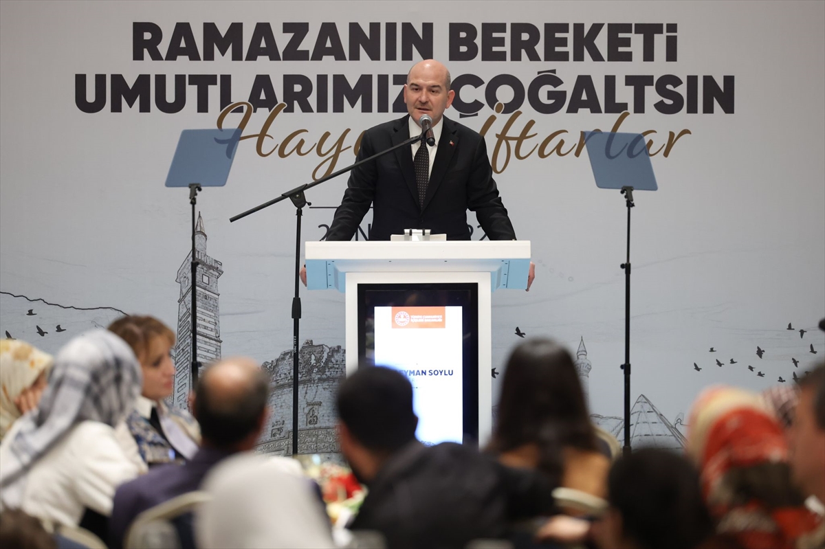 İçişleri Bakanı Soylu, Diyarbakır anneleriyle iftarda bir araya geldi