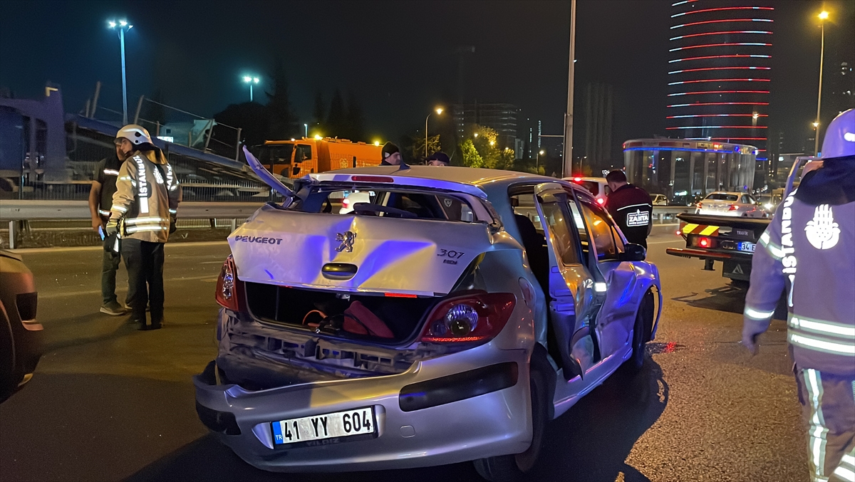 İstanbul'daki trafik kazasında iki kişi yaralandı