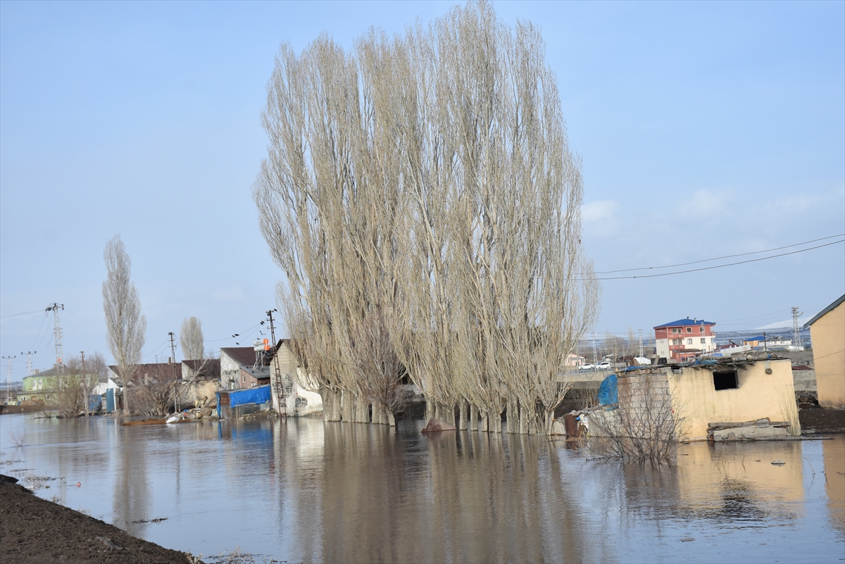 Kars’ta karların erimesinin ardından 15 evi su bastı