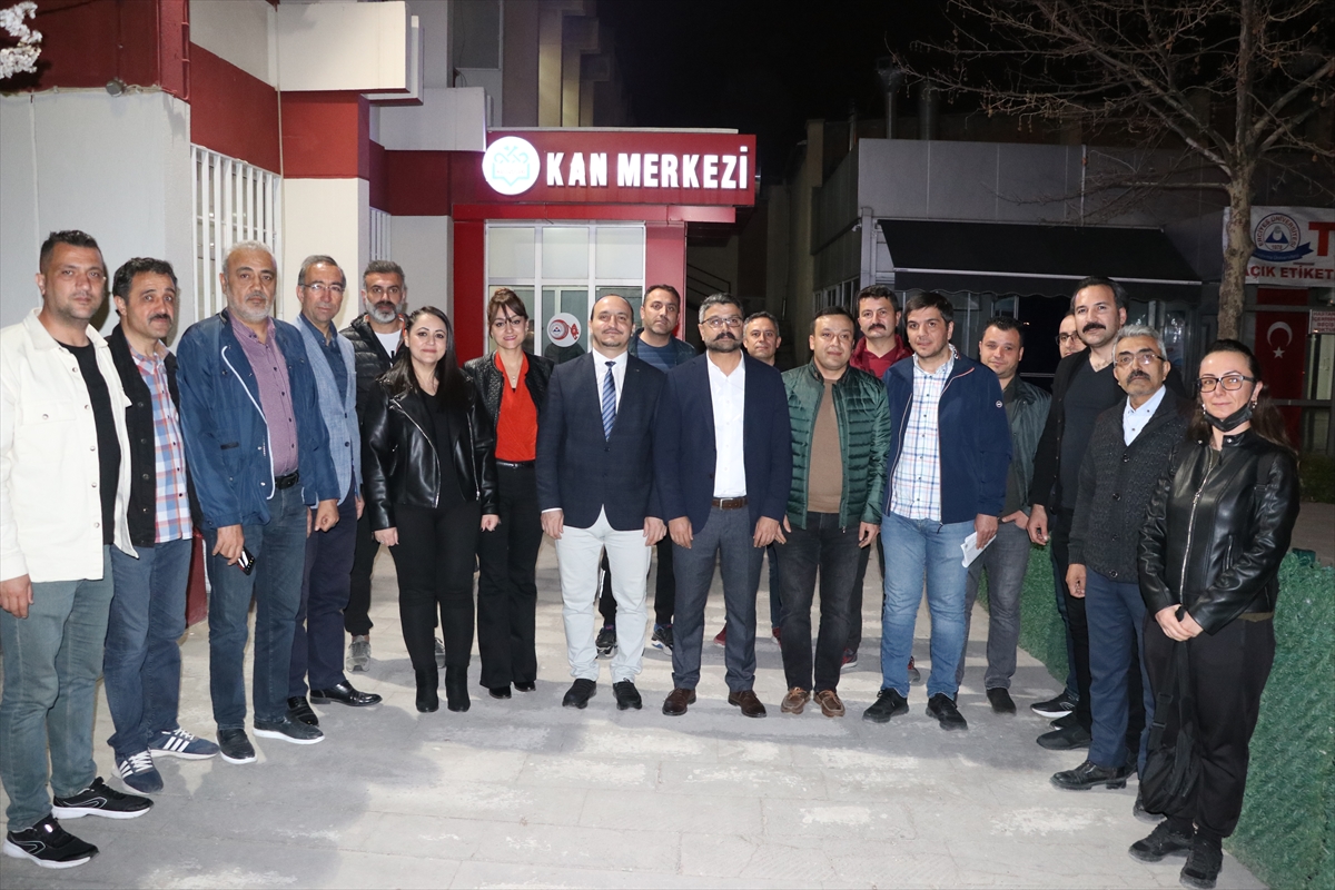 Kayseri'de öğretmenler iftardan sonra kanser hastası çocuklar için kan bağışı yaptı